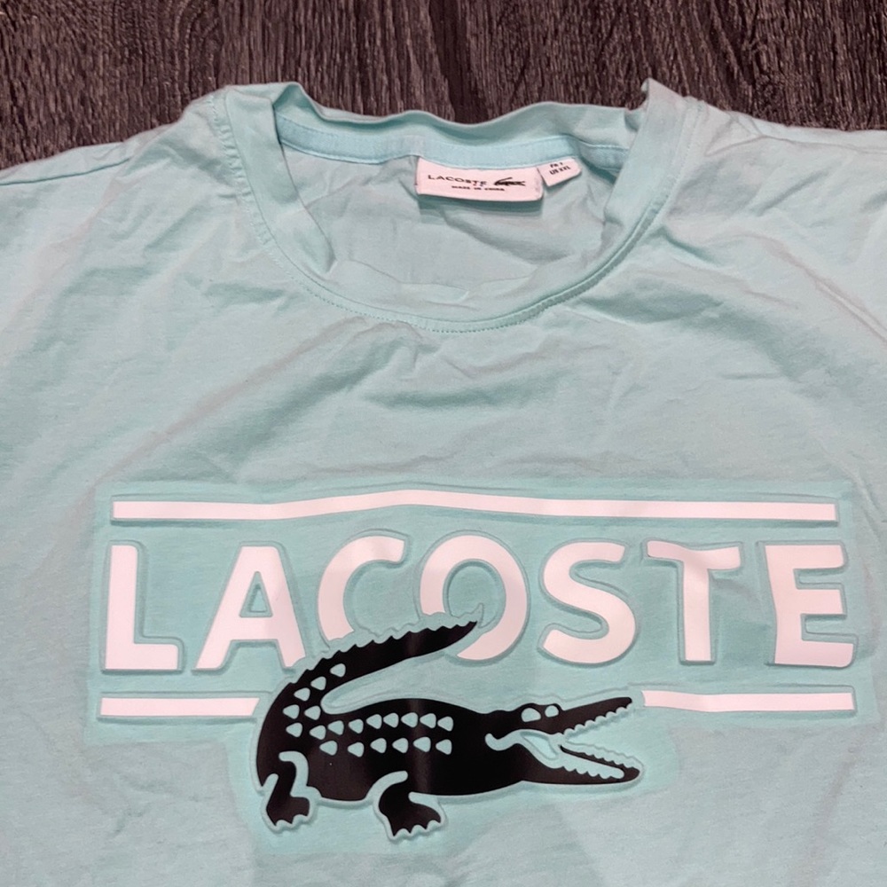 Lacoste t shirt fits as a Large pit to pit 22”